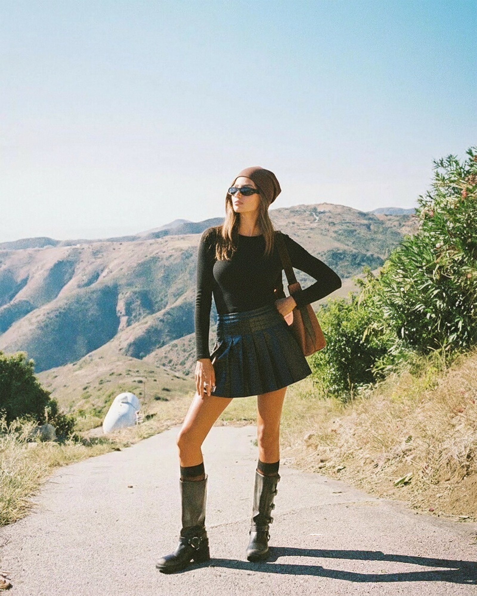 Black / Outdoors